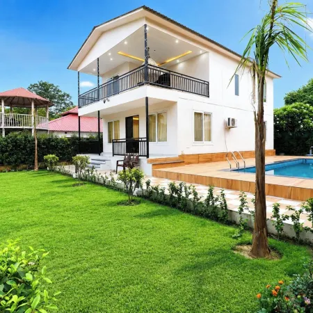 4 Bedroom Farmhouse With Private Pool In Noida