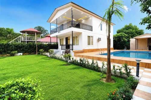 4 Bedroom Farmhouse With Private Pool In Noida - Biệt thự