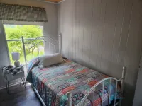 Quiet & Cozy Cottonwood Cottage in Scotia - Homestays
