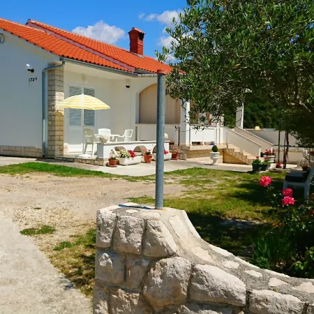 Pretty Apartment with Terrace on Island Rab