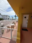 1Br/1BA/ Ocean View Patio and Free One Compact Car Parking/Beachfront