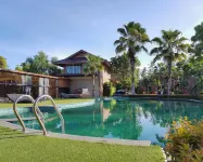 The Grace Amphawa - Uima-altaat