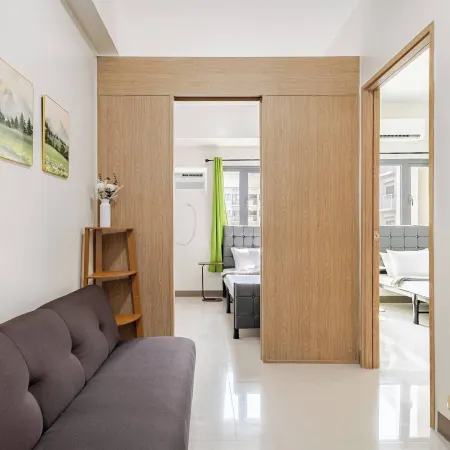 Near SM BF & Shopwise Slex Accessible 2BR for 4