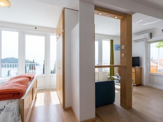 Charming Studio Apartment with Beautiful Panoramic Sea View