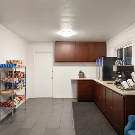 Travelodge by Wyndham Everett City Center