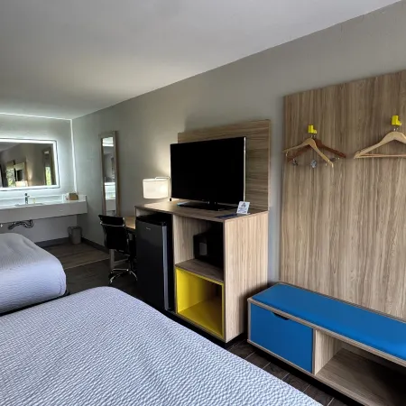 Travelodge by Wyndham Gainesville