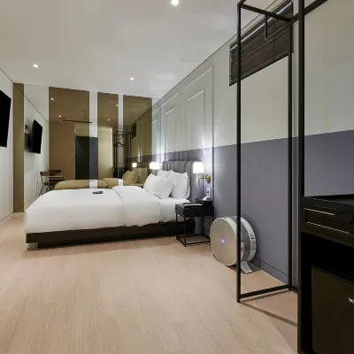 Ilsan Lake Bay Hotels near E-MART Ilsan Branch