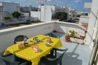 Central Holiday Home with Terrace and Garden; Parking Available - parking