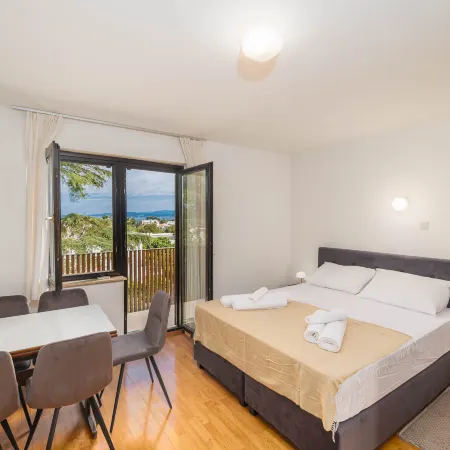 Charming Studio for 4 personst in Malinska with sea view