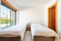 Charming Holiday House with Stunning Views in Albufeira - บังกะโล
