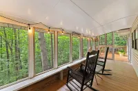 Cabin with Hot Tub, Firepit, Dog Park - balcony