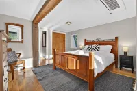 4 Br Sleeps 8 - Kayaks - Fire Pit - Dog Friendly - balcón