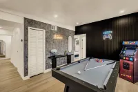 Hollywood Luxury Retreat with Arcade - 2-stjärniga