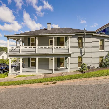 Pets Welcome! Hinton Home w/ Mtn Views