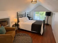 Charming and Cozy Lansing Loft Home - บังกะโล