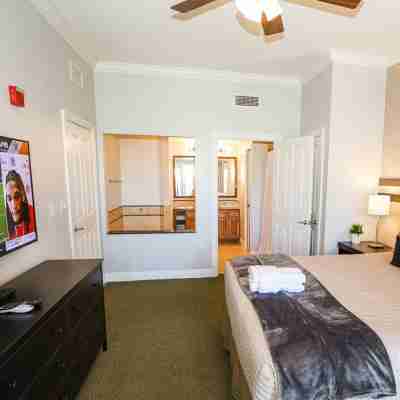 Apartment in Reunion Resort Near to Disney Rooms