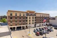 Hampton Inn Detroit/Dearborn - parking