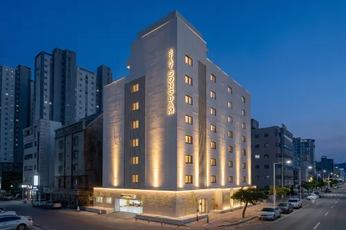 Hotel Zara - Motels