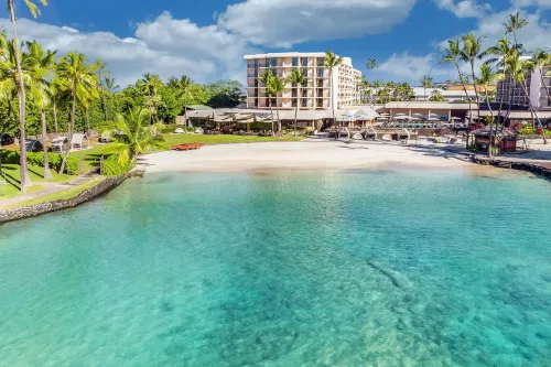 Courtyard by Marriott King Kamehameha's Kona Beach Hotel - parking
