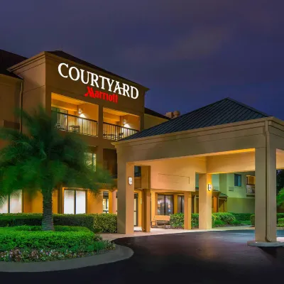 Courtyard Daytona Beach Speedway/Airport Hotels near Tuscawilla Park