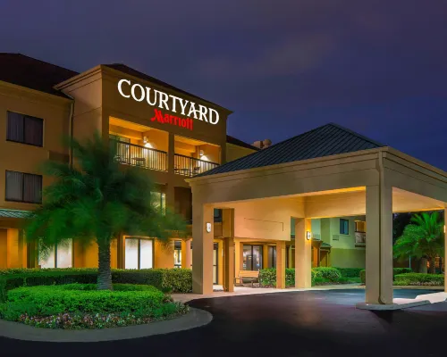 Courtyard Daytona Beach Speedway/Airport Hotels near Volusia Mall