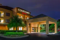 Courtyard Daytona Beach Speedway/Airport - بار