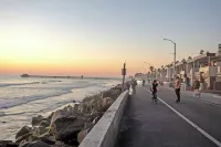 Guest Favorite! Easy Walk to Beach/Food & Shops + Private Parking - 4-Star