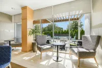 Home2 Suites by Hilton Albany Wolf Rd. - parking