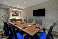 Home2 Suites by Hilton Wichita Downtown Delano - parking