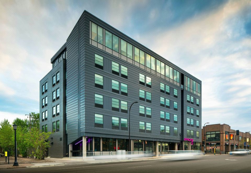 MOXY Minneapolis Uptown - Housity