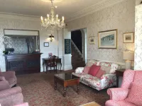 New House Country Hotel - parking