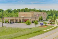Hampton Inn Auburn - parking