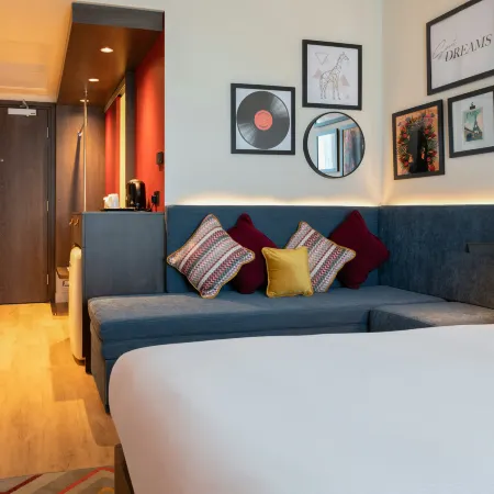 Hampton by Hilton Ashford International