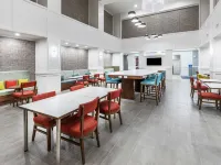 Hampton Inn & Suites by Hilton Dallas I-30 Cockrell Hill Hotels near Kessler Theater
