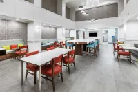 Hampton Inn & Suites by Hilton Dallas I-30 Cockrell Hill - 2-Star