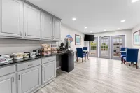 Baymont by Wyndham Sanford - Parkplatz