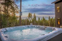 Luxe Mtn Retreat, Epic Views, Hot Tub, Stargazing Bed, Firepit, Red Rocks - 4-Star
