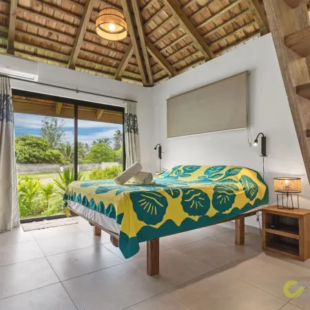 Seaside Haven: Expansive 3BR Villa in Moorea