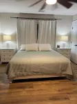高爾夫球場，美麗現代海濱度假屋，寬敞後院 - 3 星級