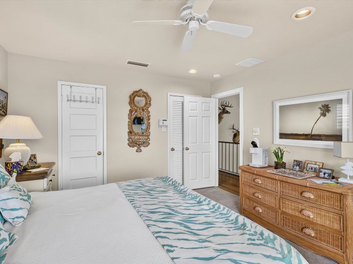 Casa Del Sol Waterfront 4 Bedroom Family Home with Private Pool and Fishing Access