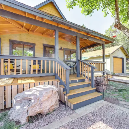 Pine Cabin w/ Fire Pit & Gazebo - Steps to Trails Hotéis em Pine
