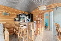 Tom & Jerri's Rustic Cabin located on the lake - Wi-Fi