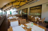 Hotel Zoo Sofia - Secured Paid Parking