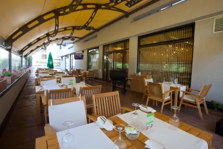 Hotel Zoo Sofia - Secured Paid Parking