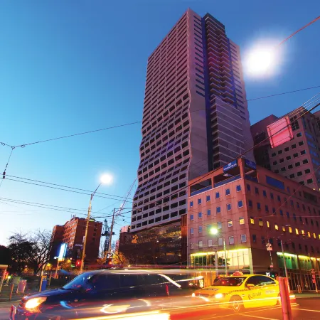 Oaks Melbourne on William Suites Отели рядом с достопримечательностью «Железнодорожный вокзал Флагстафф»