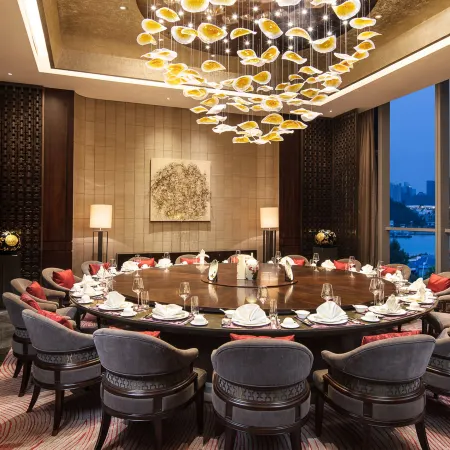HUALUXE Hotels and Resorts XIAMEN HAICANG HARBOUR VIEW Отели рядом с достопримечательностью «Мост Хай Кан»