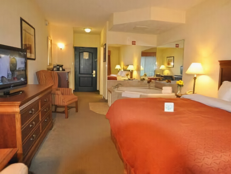 Country Inn & Suites by Radisson, Lake George (Queensbury), NY