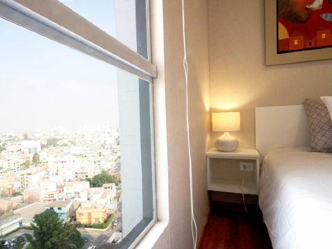 Ur Place Rentals - Modern 3Bdrm, Swimming Pool and Gym