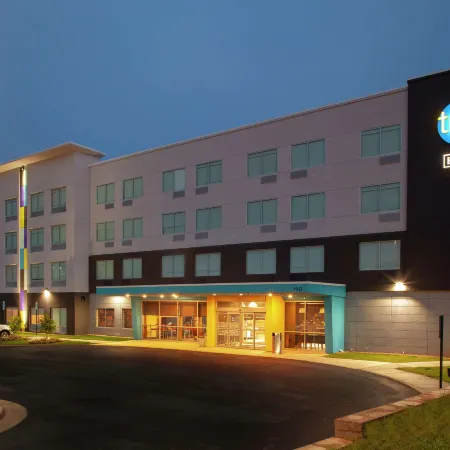 Tru by Hilton Farmville