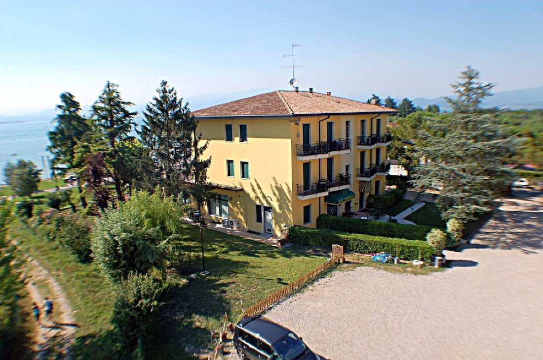 Hotel Campanello-Castelnuovo del Garda Updated 2022 Room Price-Reviews &  Deals | Trip.com
